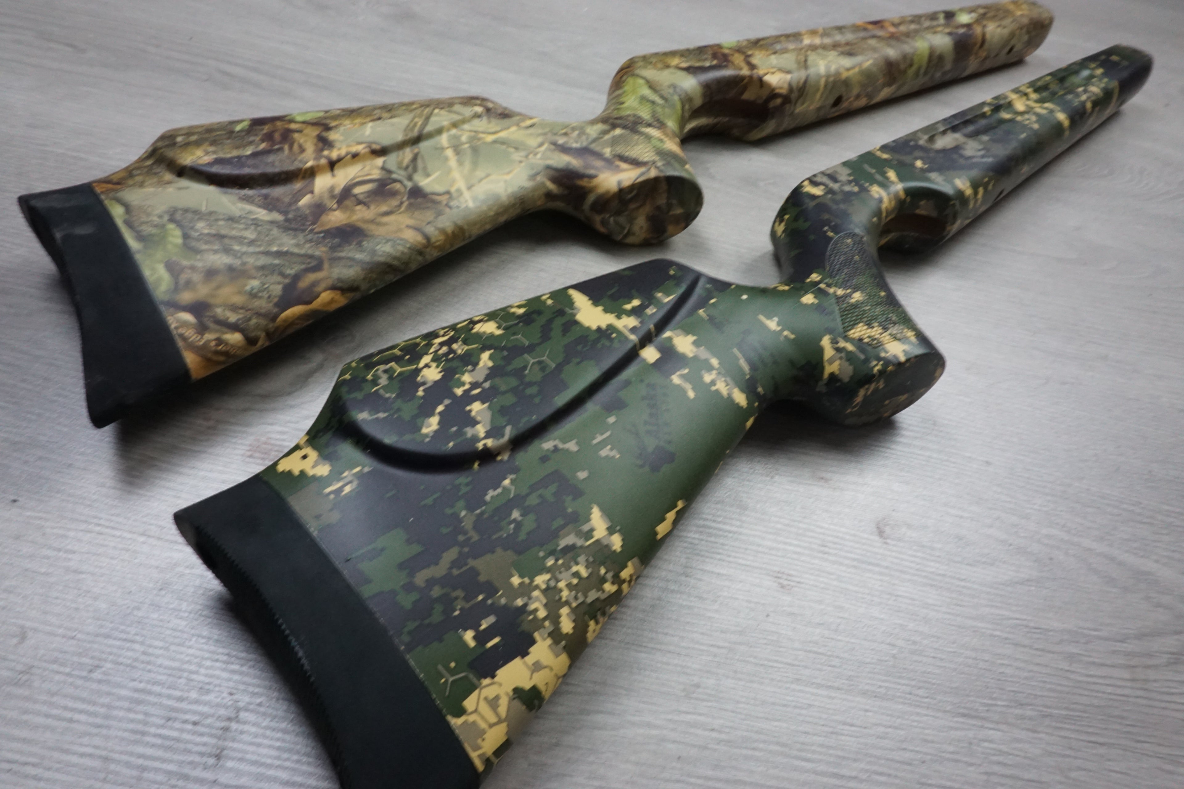 DECORACIÓN DE CULATA O CULATA Y GUARDAMANOS CON HIDROIMPRESIÓN